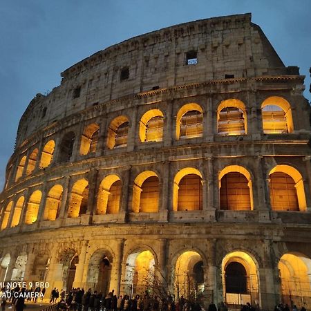 Luminoso Appartamento In Centro Storico Рим Экстерьер фото